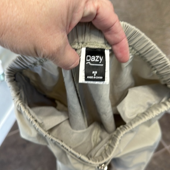 Dazy Parachute Pants in Tan/Natural. Women’s size S. - Picture 3 of 3